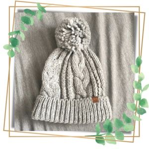 D&Y Grey Cable Knit Pom-Pom Hat